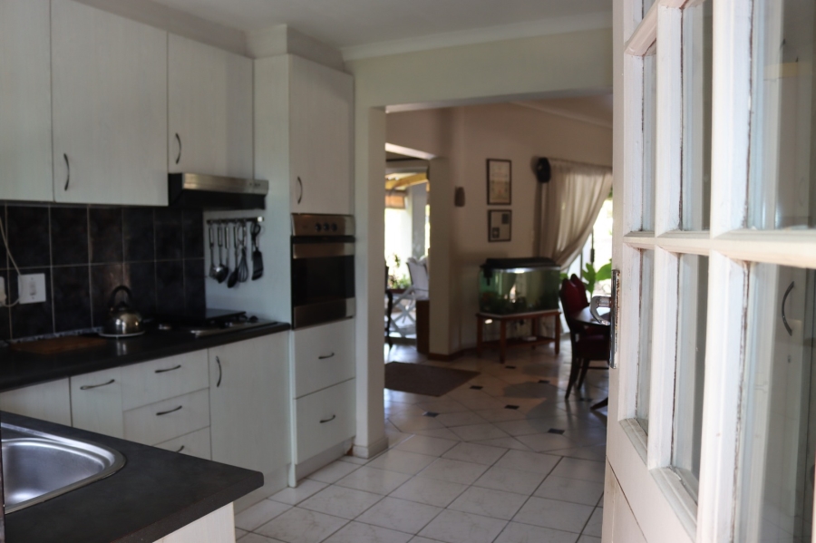 To Let 4 Bedroom Property for Rent in Kleinmond Western Cape